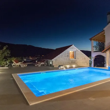 Villa Milena With Heated Pool And Jacuzzi *
