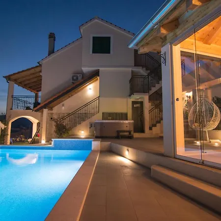Milena With Heated Pool And Jacuzzi Villa Kostanje