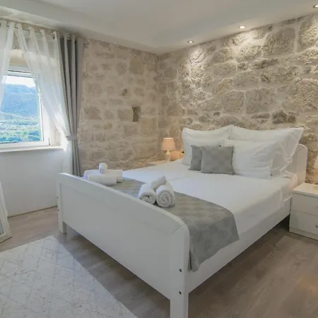 Milena With Heated Pool And Jacuzzi