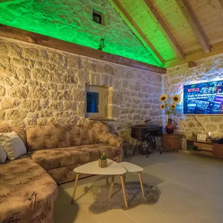 Villa Milena With Heated Pool And Jacuzzi
