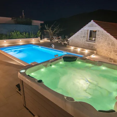 Milena With Heated Pool And Jacuzzi Kostanje
