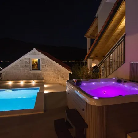 Villa Milena With Heated Pool And Jacuzzi *